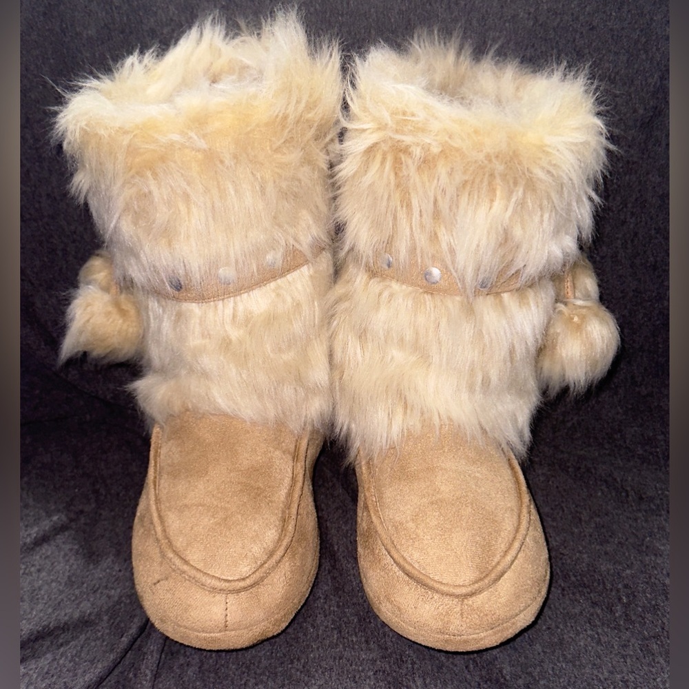 *SOLD* Y2K Steve Madden Faux Fur Boots